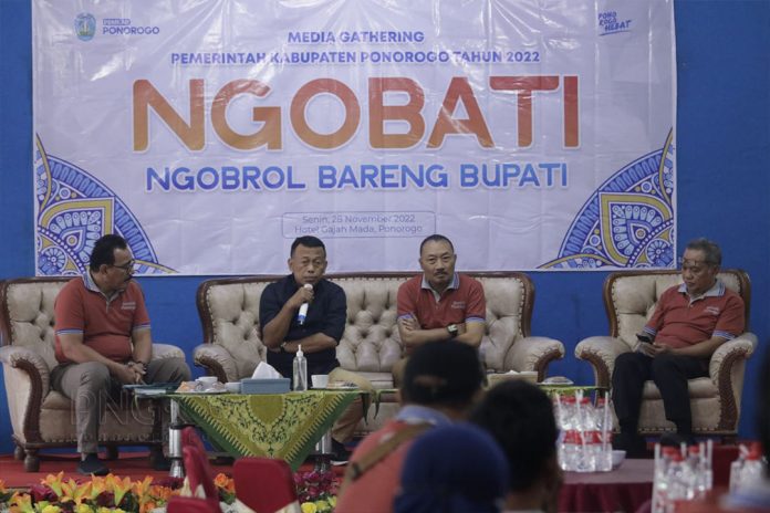 Kang-Bupati-Curcol-Soal-Kritik-Versus-Antikritik-di-Depan-Para-Awak-Media