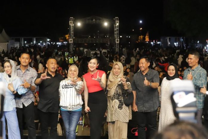 Jaga-Data-Pribadi-Tanpa-Mengumbarnya-di-Media-Sosial.-agar-Terhindar-dari-Kejahatan-Siber-3-768x512