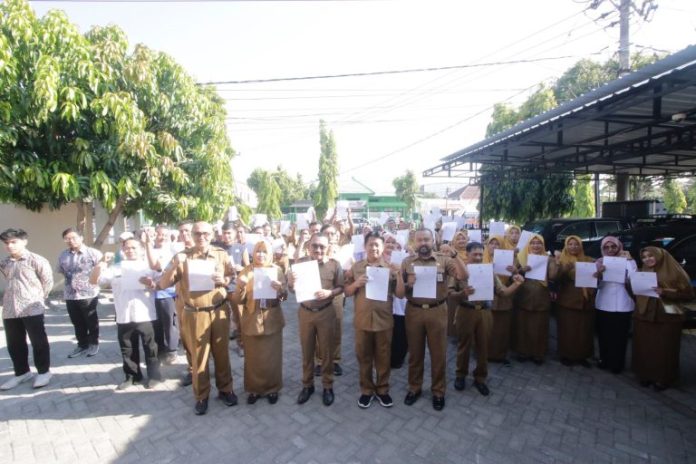 Ikrar-Netralitas-ASN-dan-Tanda-Tangan-Pakta-Integritas-di-Dinas-Kominfo-dan-Statistik-Ponorogo-768x512