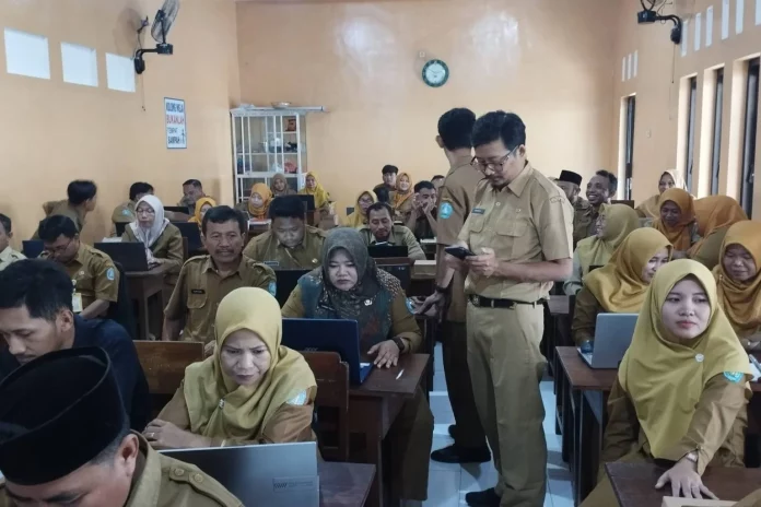 Dinas-Kominfo-dan-Statistik-Ponorogo-Dampingi-532-Kepala-Sekolah-Terapkan-TTE-2-1536x1024