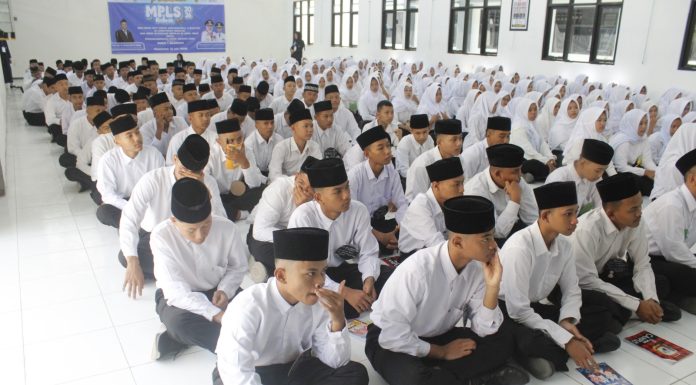 Literasi Digital Jadi Materi Favorit MPLS di Ponorogo, Sekolah Berebut Minta Pemateri ke Dinas Kominfo
